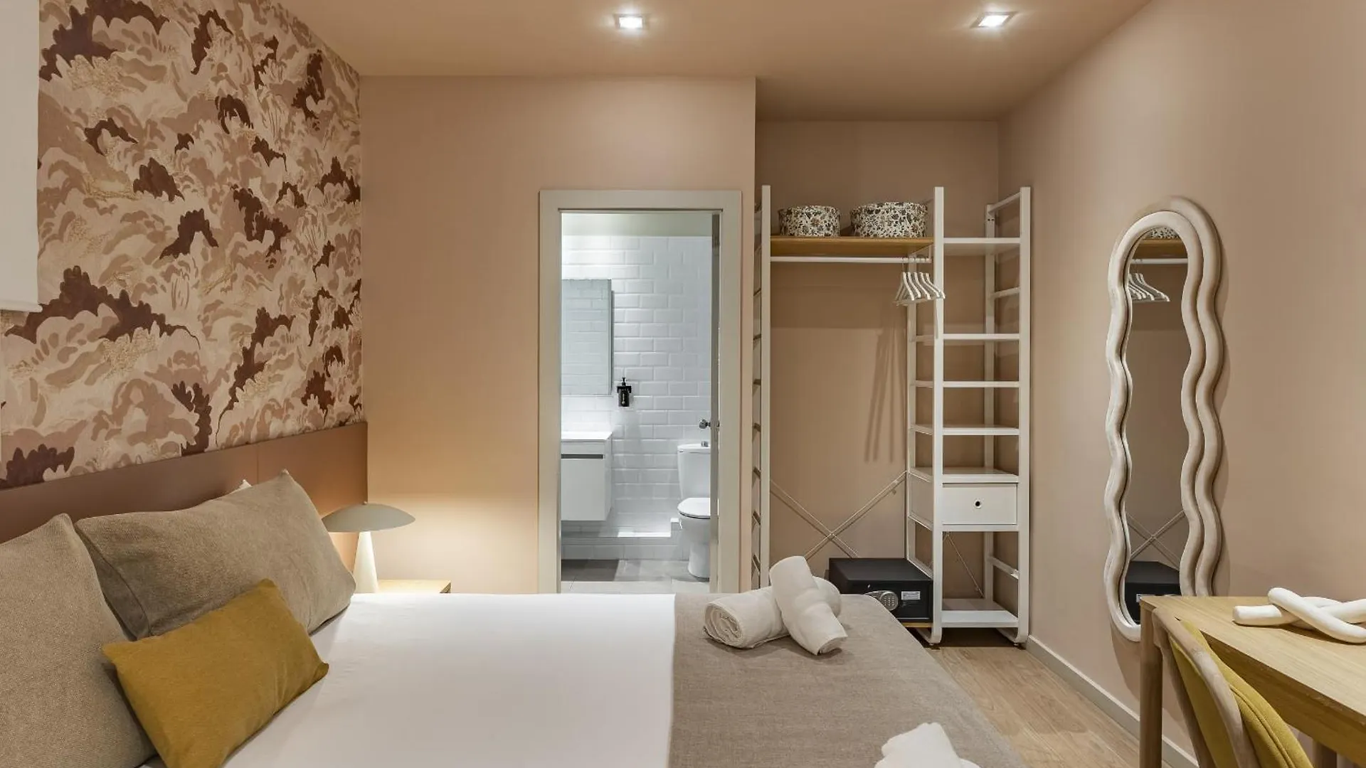 Ola Living Hostal Diagonal Barcellona Spagna