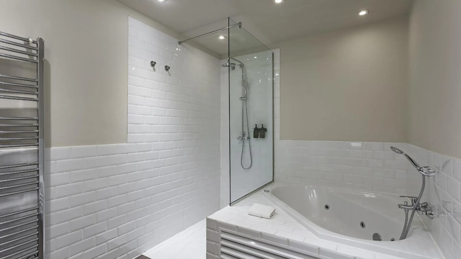Ola Living Hostal Diagonal Barcellona 0*,  Spagna