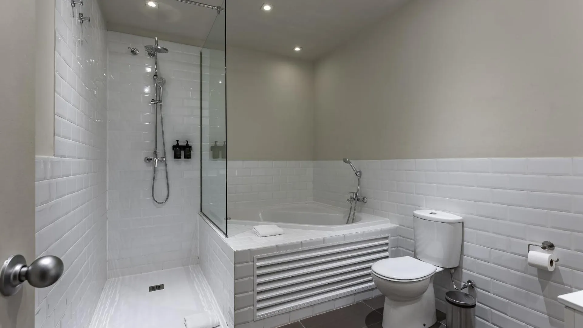 Ola Living Hostal Diagonal Barcellona 0*,  Spagna