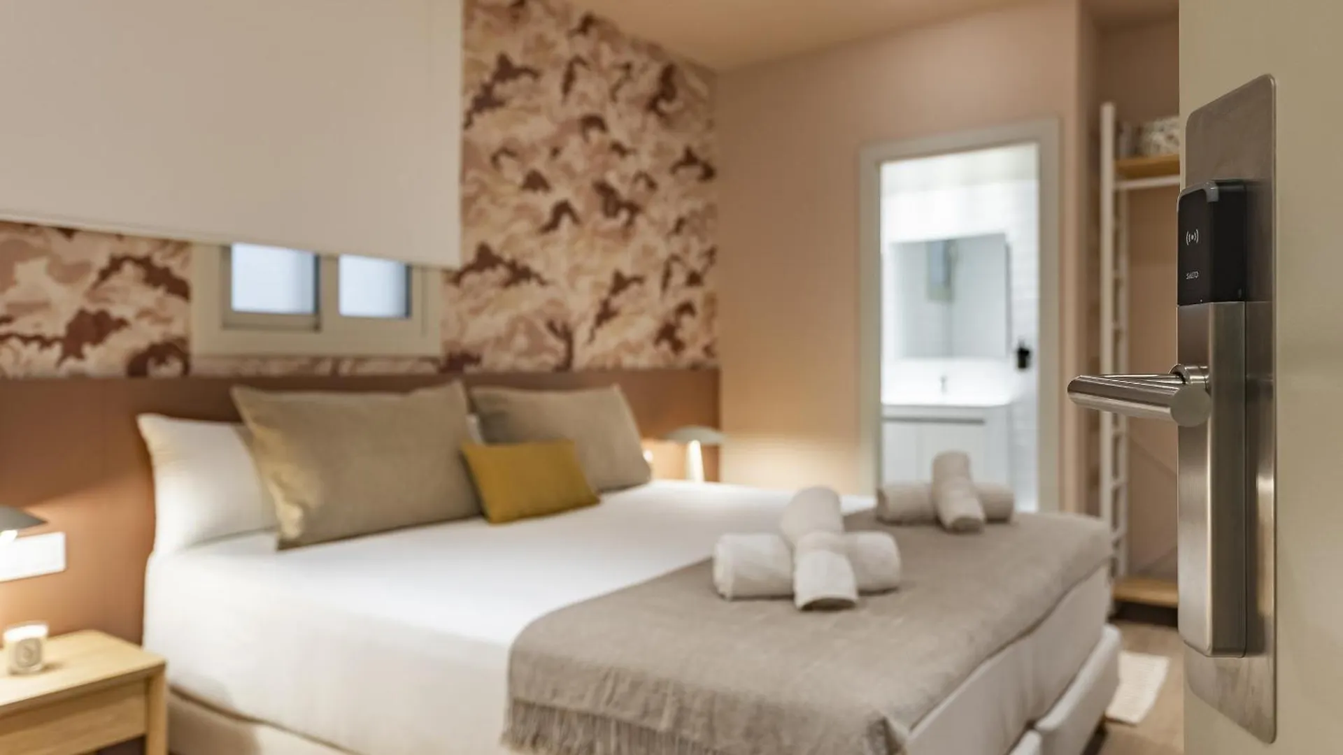 Konukevi Ola Living Hostal Diagonal Barselona